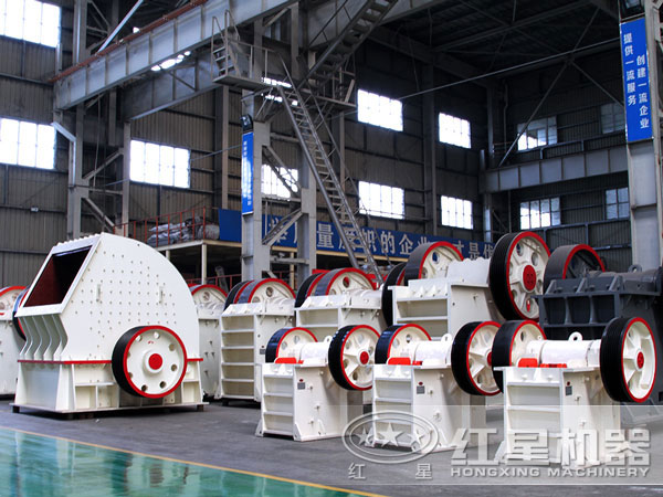 紅星錘式破碎機(jī)車間